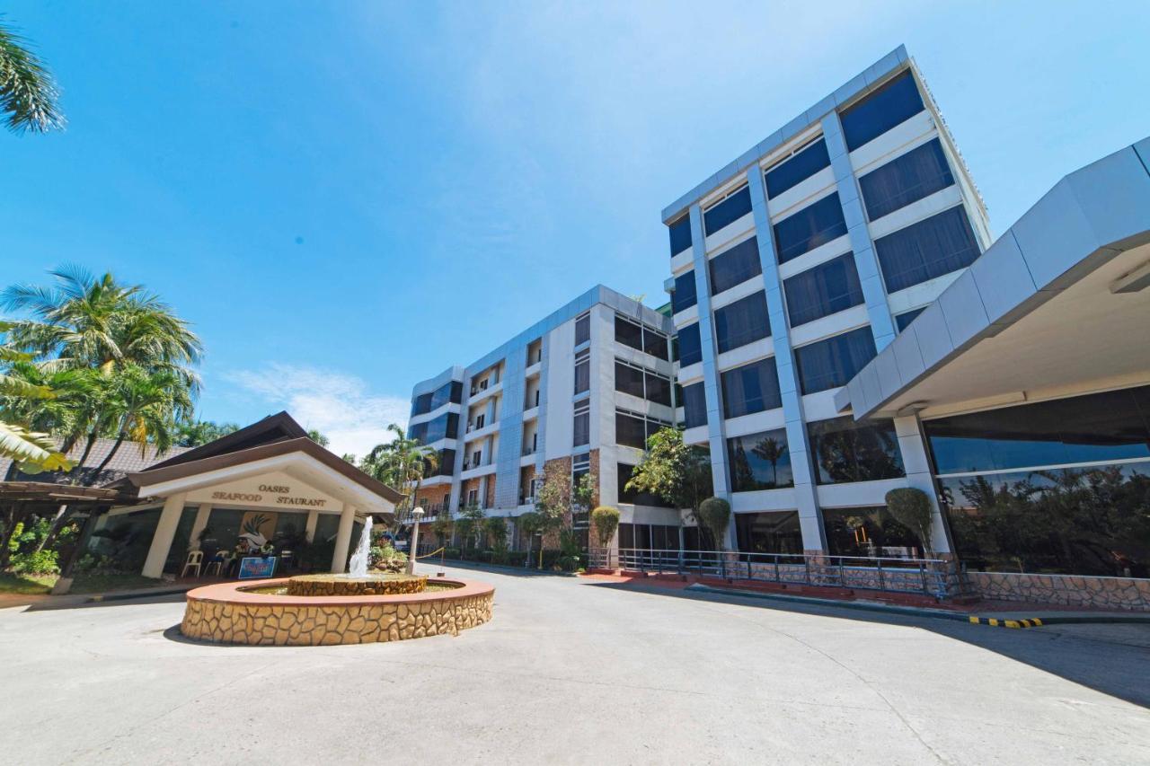 Reddoorz Premium @ The Ritz Garden Oases Hotel Davao City Exterior foto