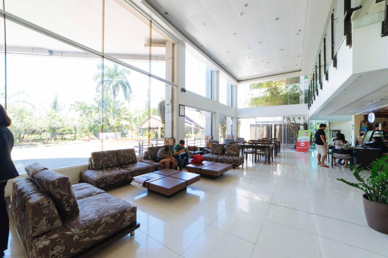 Reddoorz Premium @ The Ritz Garden Oases Hotel Davao City Exterior foto