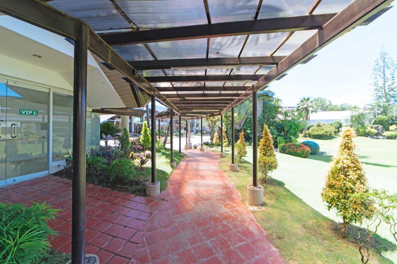 Reddoorz Premium @ The Ritz Garden Oases Hotel Davao City Exterior foto