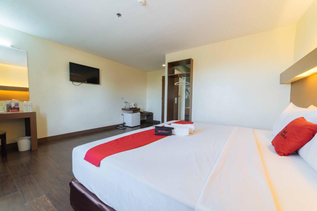 Reddoorz Premium @ The Ritz Garden Oases Hotel Davao City Exterior foto