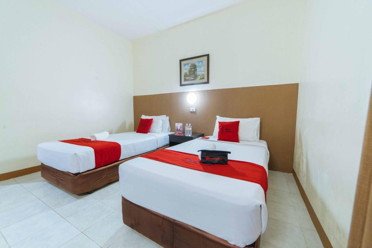 Reddoorz Premium @ The Ritz Garden Oases Hotel Davao City Exterior foto