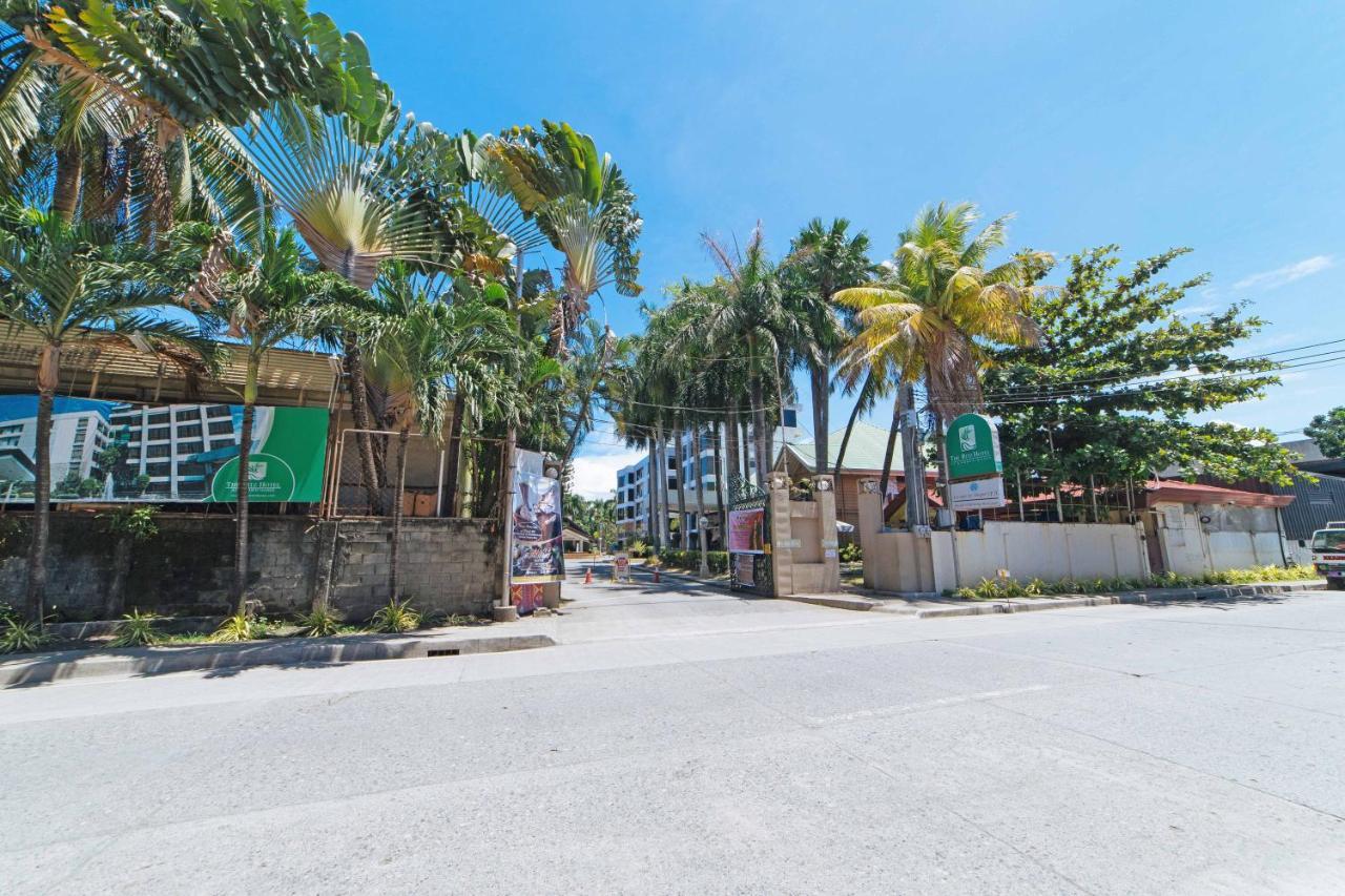 Reddoorz Premium @ The Ritz Garden Oases Hotel Davao City Exterior foto