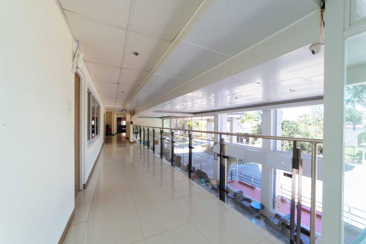 Reddoorz Premium @ The Ritz Garden Oases Hotel Davao City Exterior foto