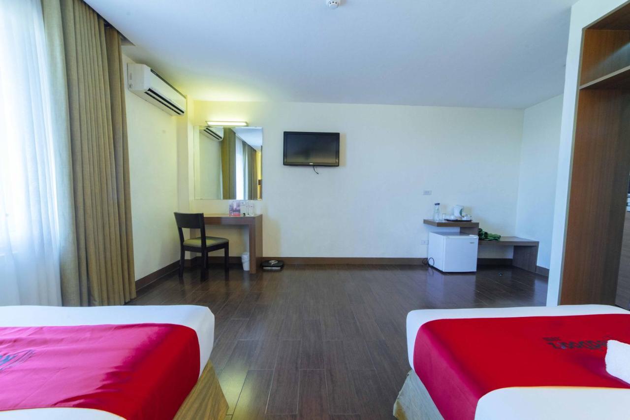 Reddoorz Premium @ The Ritz Garden Oases Hotel Davao City Exterior foto