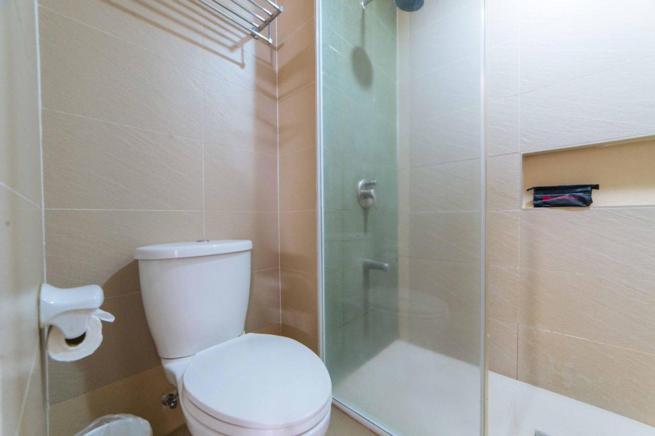 Reddoorz Premium @ The Ritz Garden Oases Hotel Davao City Exterior foto