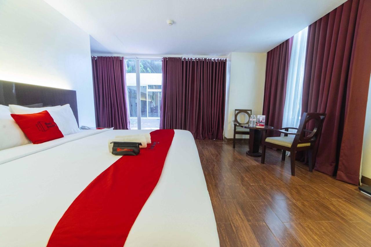 Reddoorz Premium @ The Ritz Garden Oases Hotel Davao City Exterior foto