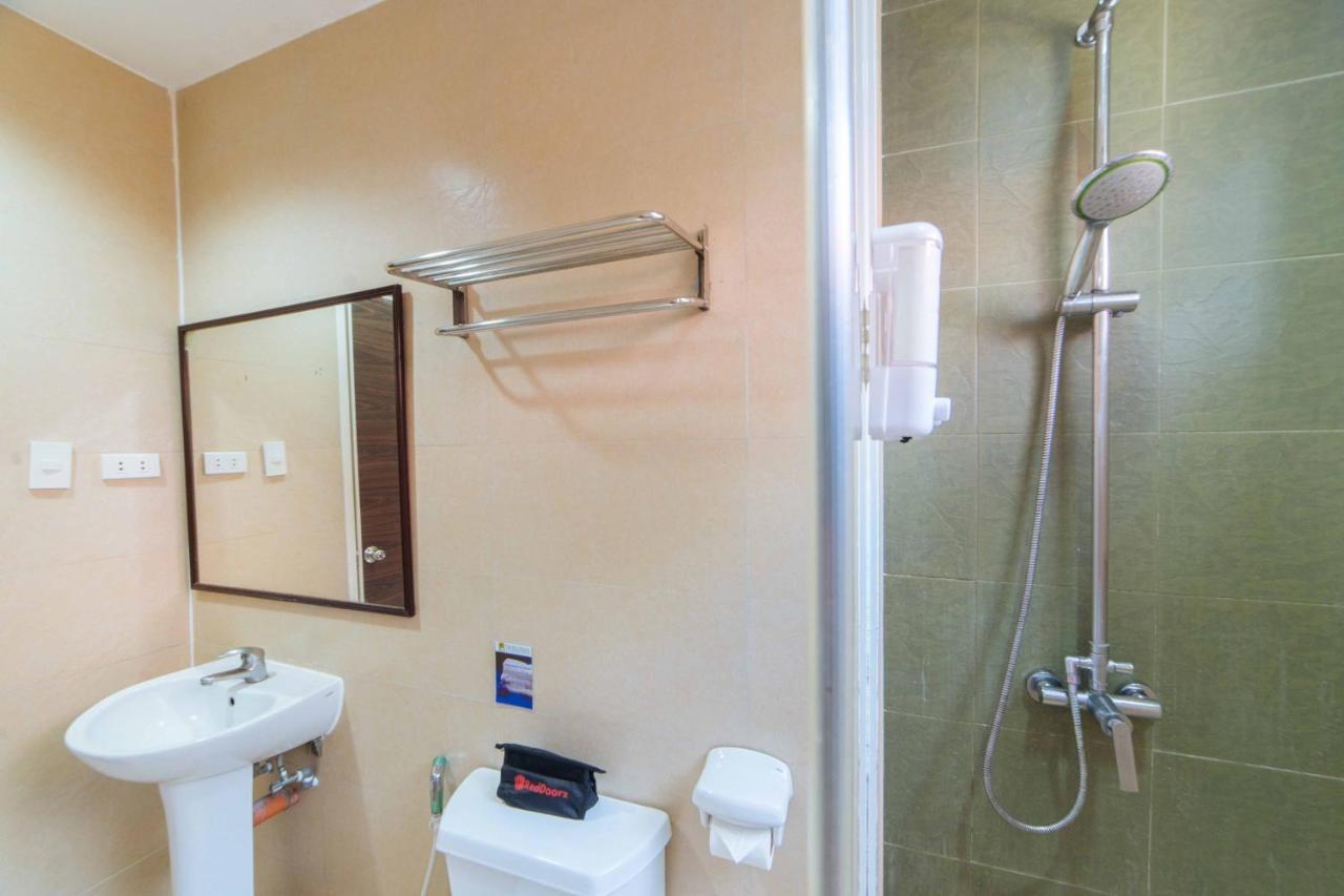 Reddoorz Premium @ The Ritz Garden Oases Hotel Davao City Exterior foto