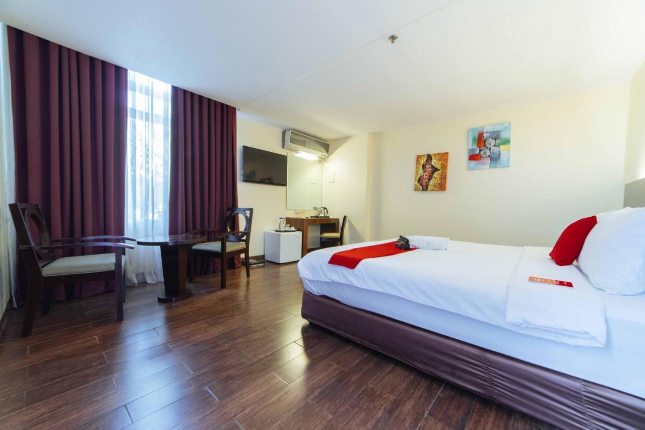Reddoorz Premium @ The Ritz Garden Oases Hotel Davao City Exterior foto