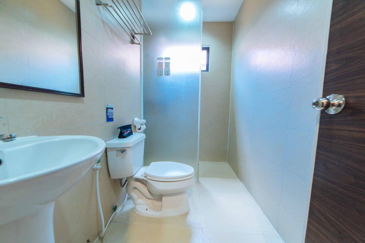 Reddoorz Premium @ The Ritz Garden Oases Hotel Davao City Exterior foto