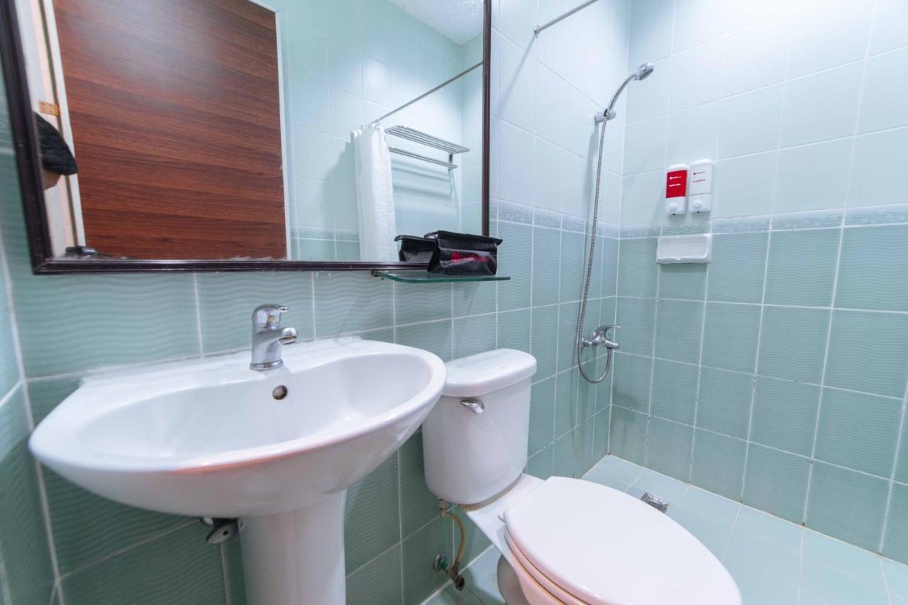 Reddoorz Premium @ The Ritz Garden Oases Hotel Davao City Exterior foto