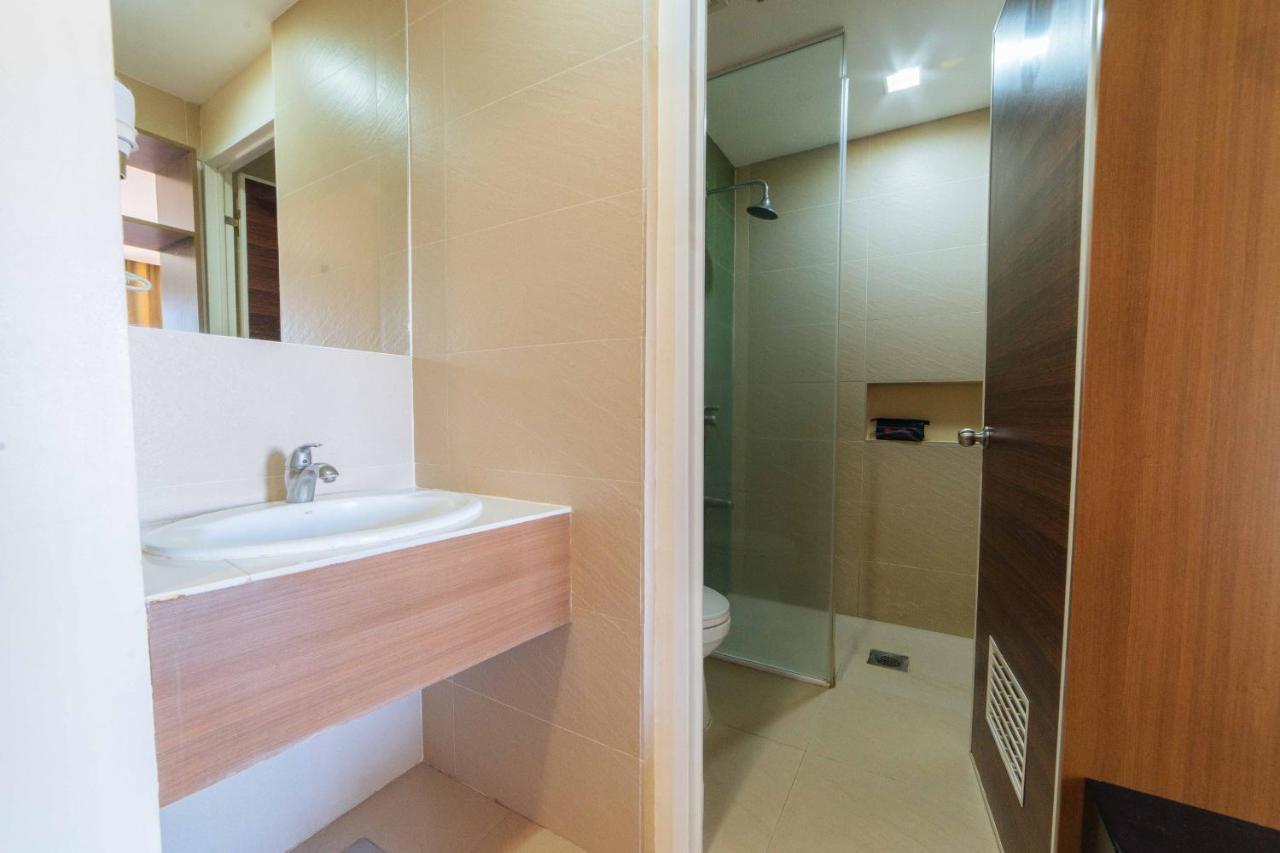 Reddoorz Premium @ The Ritz Garden Oases Hotel Davao City Exterior foto