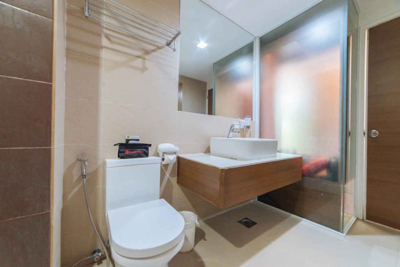 Reddoorz Premium @ The Ritz Garden Oases Hotel Davao City Exterior foto
